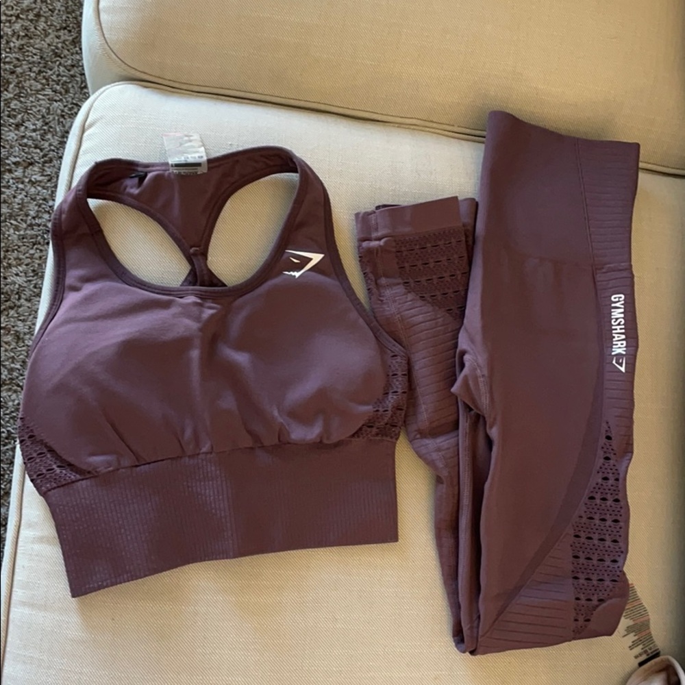 Gymshark legging and bra set with removable cups.
